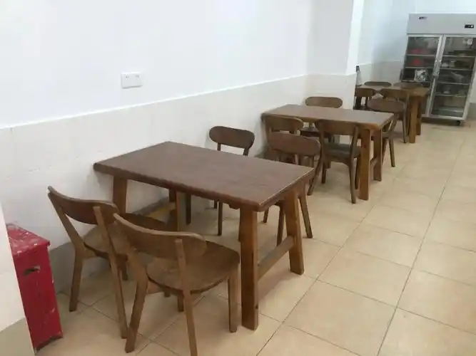 公司旗下品牌有:本馨园03,我们专业从事快餐店桌椅,食堂餐桌椅,卡座