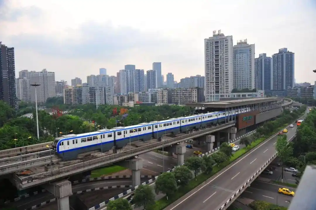 轨道3号线新增8编列车            来源:重庆本地宝,重庆轨道