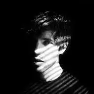 黑色影子头像男