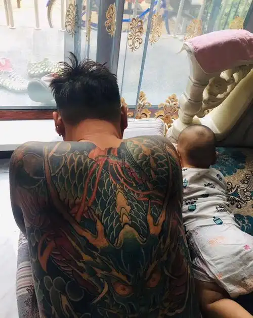 满背老传统龙霸气回图纹身图片背部纹身图案