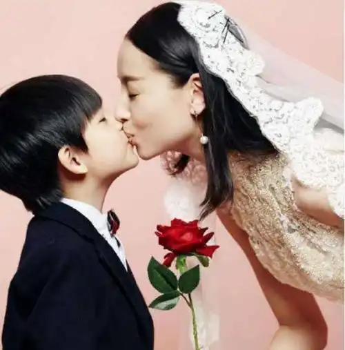 这一次爱情事业双丰收的潘粤明彻底撕开了董洁的凄惨处境