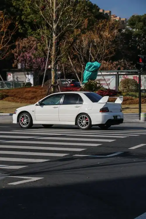 三菱evo9能在街道上见到的几率比法拉利都还要少了吧