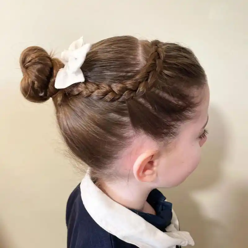 小女孩演出发型推荐之蝴蝶结96高扎丸子头 #小女孩发型# #小女孩