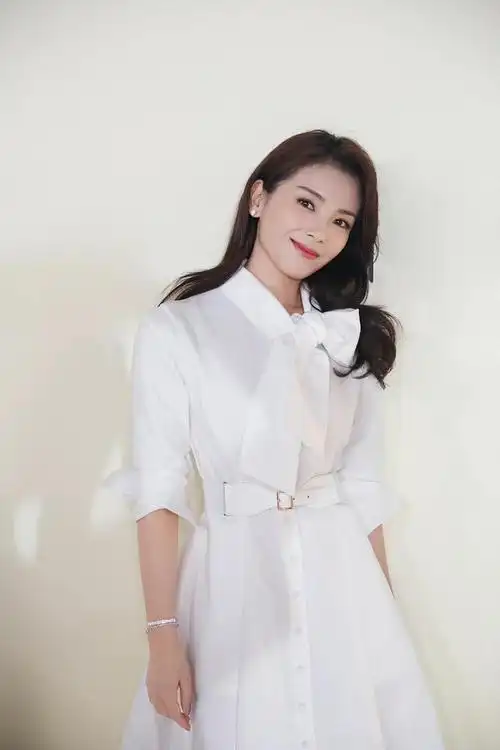 刘涛浓浓笑意心暖风恬