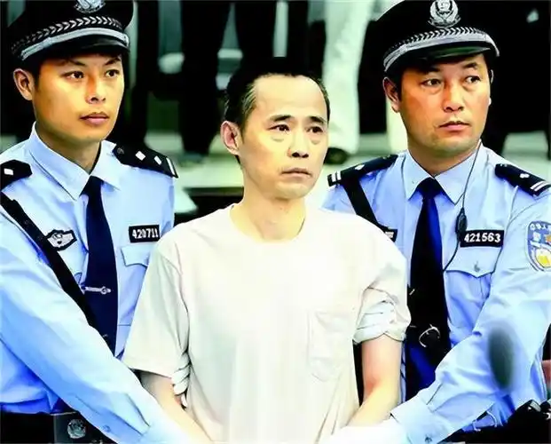 2015年,身家400亿的刘汉被判死刑后,在押赴刑场时神情恍惚|刘维|法官