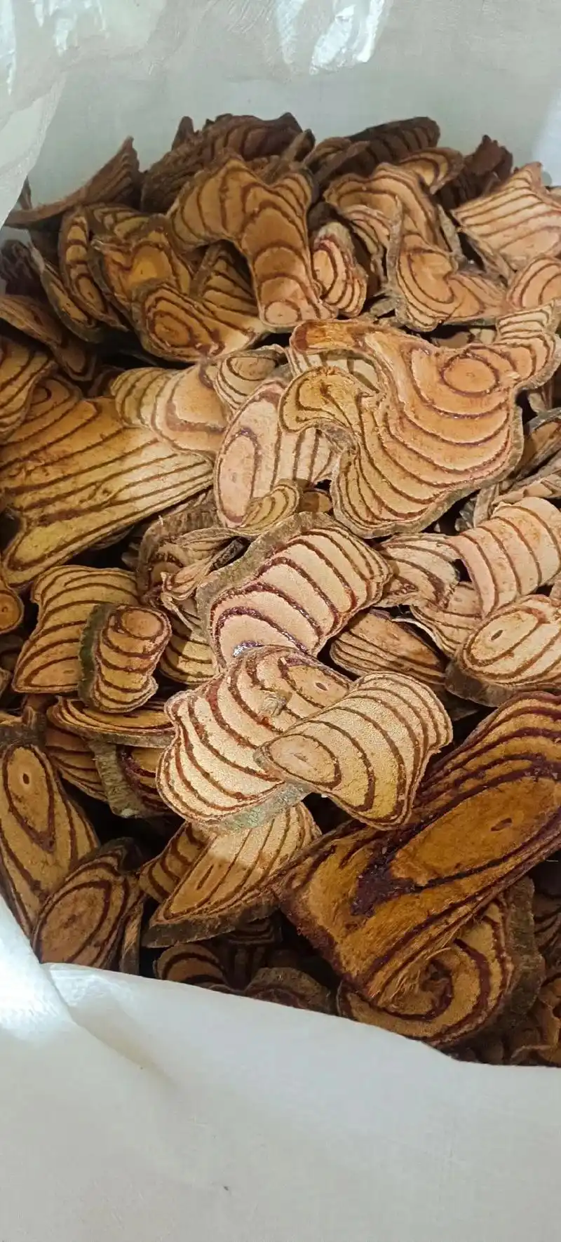 现有大量广西土特产干货:鸡血藤,红藤,黑血藤,麻骨风,黄穿破 - 抖音