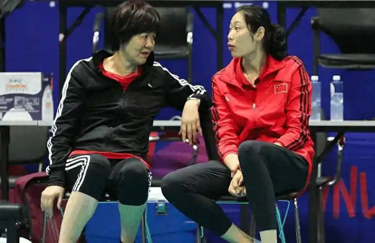 据郎平教练透露,即使在面对巨大的压力和疲劳时,朱婷也从未放松过对