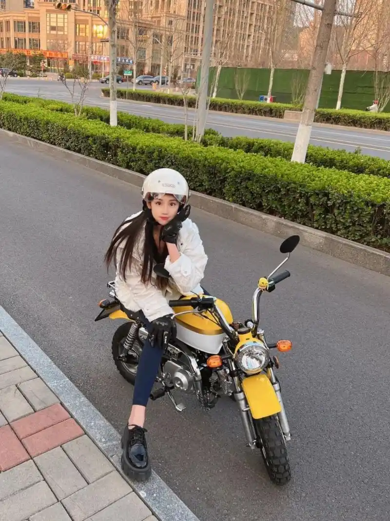 金城小猴子 超适合女生开的mini小摩托,7000多买的,排量70,加油很少