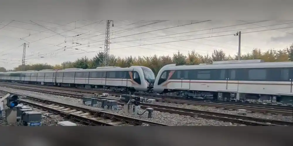 北京地铁12号线新车!