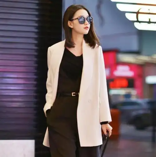 入秋不知道穿什么?紧身裤配这3种上衣,舒适又减龄