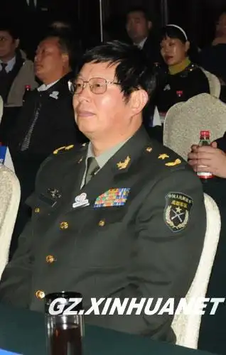 会上,成都军区副司令员舒玉泰宣读了中央军委关于贵州省军区司令员