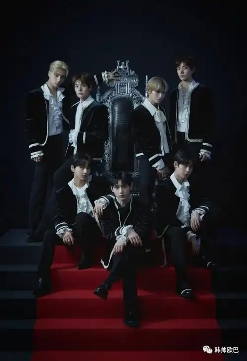 男团出道专辑团体概念照公开复古高贵的王子风