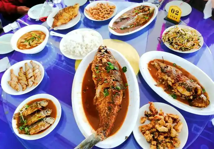 5月1号大约在12点左右到了,查干湖,中午餐,全鱼宴,查干湖的膀头鱼真大