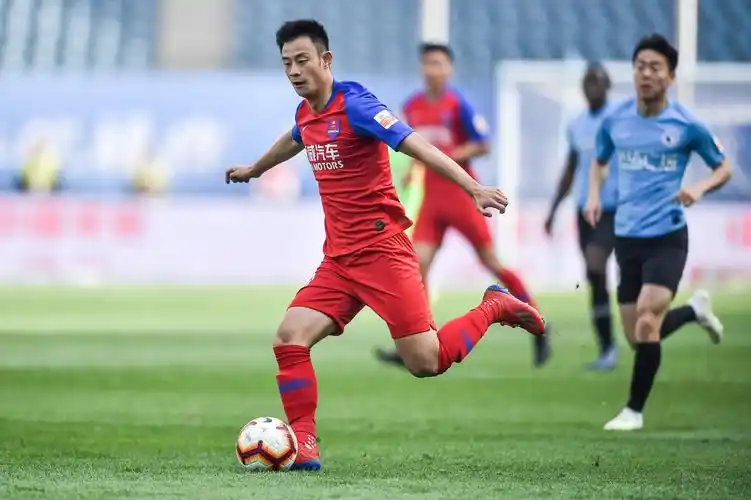 彭欣力回答球迷搞怪问题我的川普队内最好颜值第二