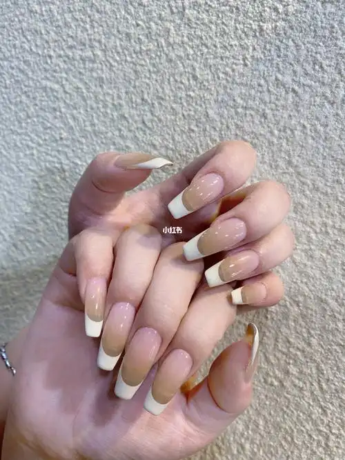 秋季咖色渐变法式美甲