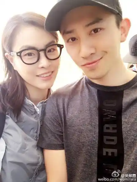 七夕虐狗吴敏霞晒与男友亲密合照