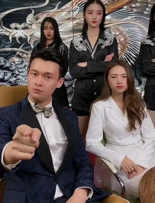 小沈龙pk落败貌美妻子被罚为对方洗脚视频曝光小沈龙遭吐槽