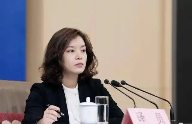 翻译官张京:放弃北大,清华,成为外交翻译,被称为"冷艳美人"_社会关注