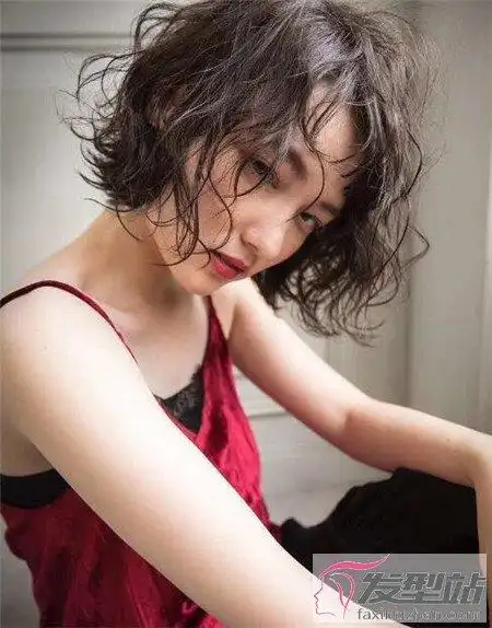 最新短发流行哪款烫发 泰迪烫空气烫纹理烫