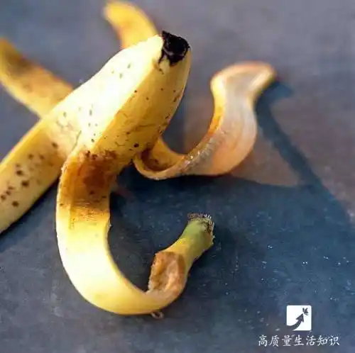 把吃完的香蕉皮扔在车内,一天后开车门奇迹发生了