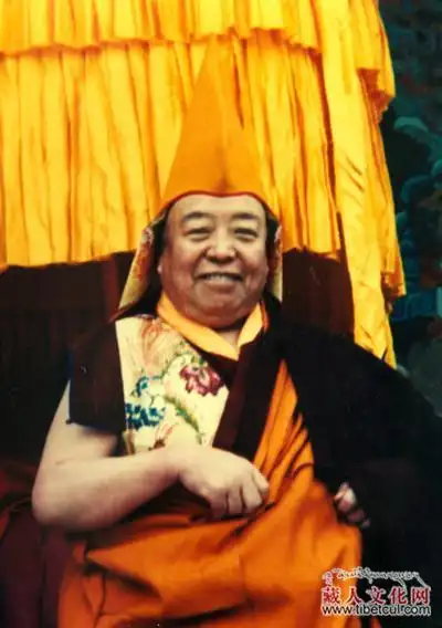 床后,先后依止塔尔寺的多维喜饶格西以及拉卜楞寺的第六世贡唐仓大师