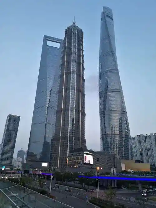 上海陆家嘴标志性建筑三座大厦.