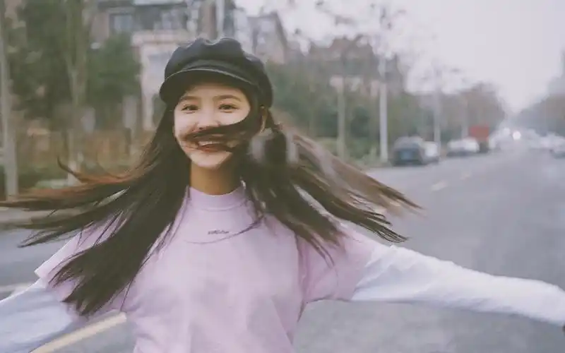 章若楠随性街拍写真图片桌面壁纸