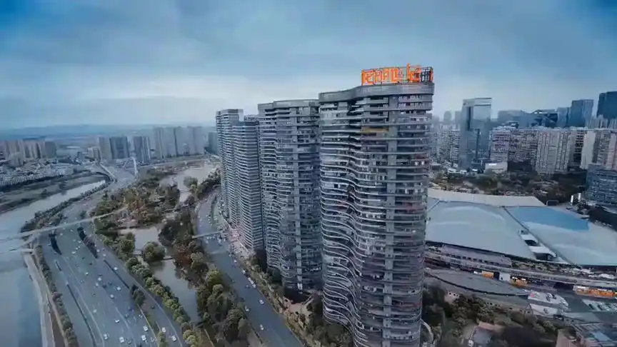 成都法拍房,龙湖世纪峰景,不限购可按揭