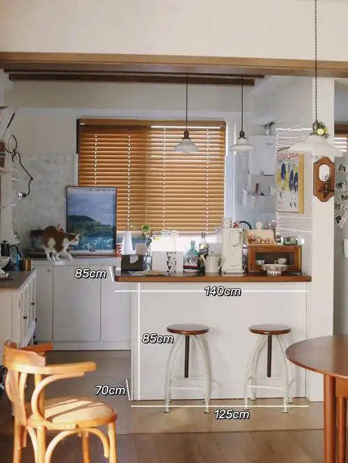 之前有好些朋友问我吧台的尺寸,高度多少坐着舒服.