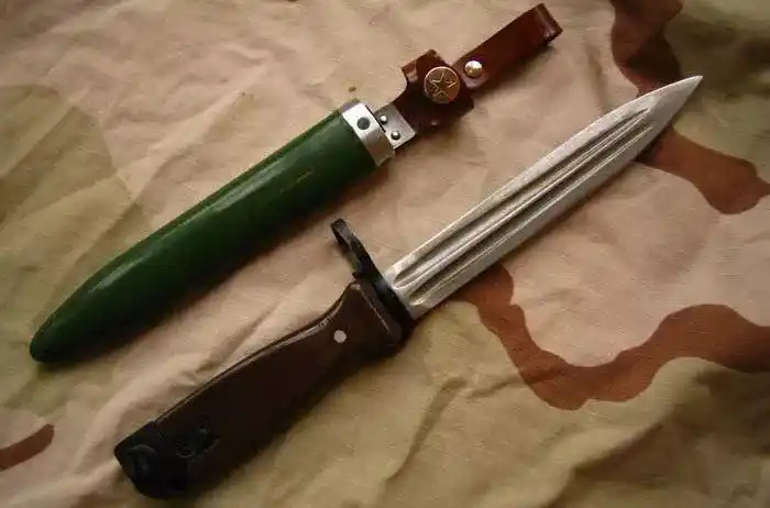 中国三棱军刺有剧毒,造成的伤口难以缝合遭国际禁用?别扯了!