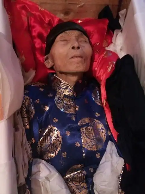 父亲于农历2017年10月28日病逝,于农历2017年11月19日安葬