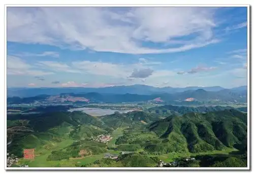 江西铅山:炎炎夏日 风景如画