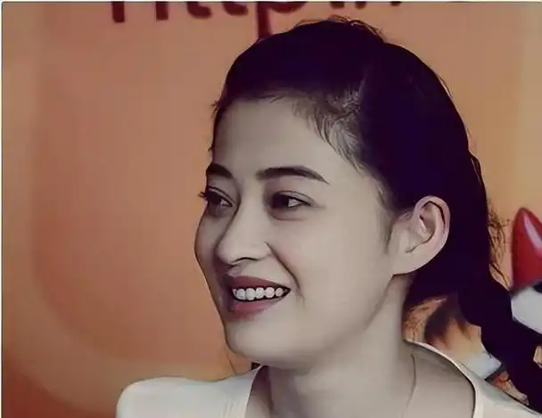 "京圈女神"现形记;讨好大佬竟陪睡上位,真是人前正经人后疯狂