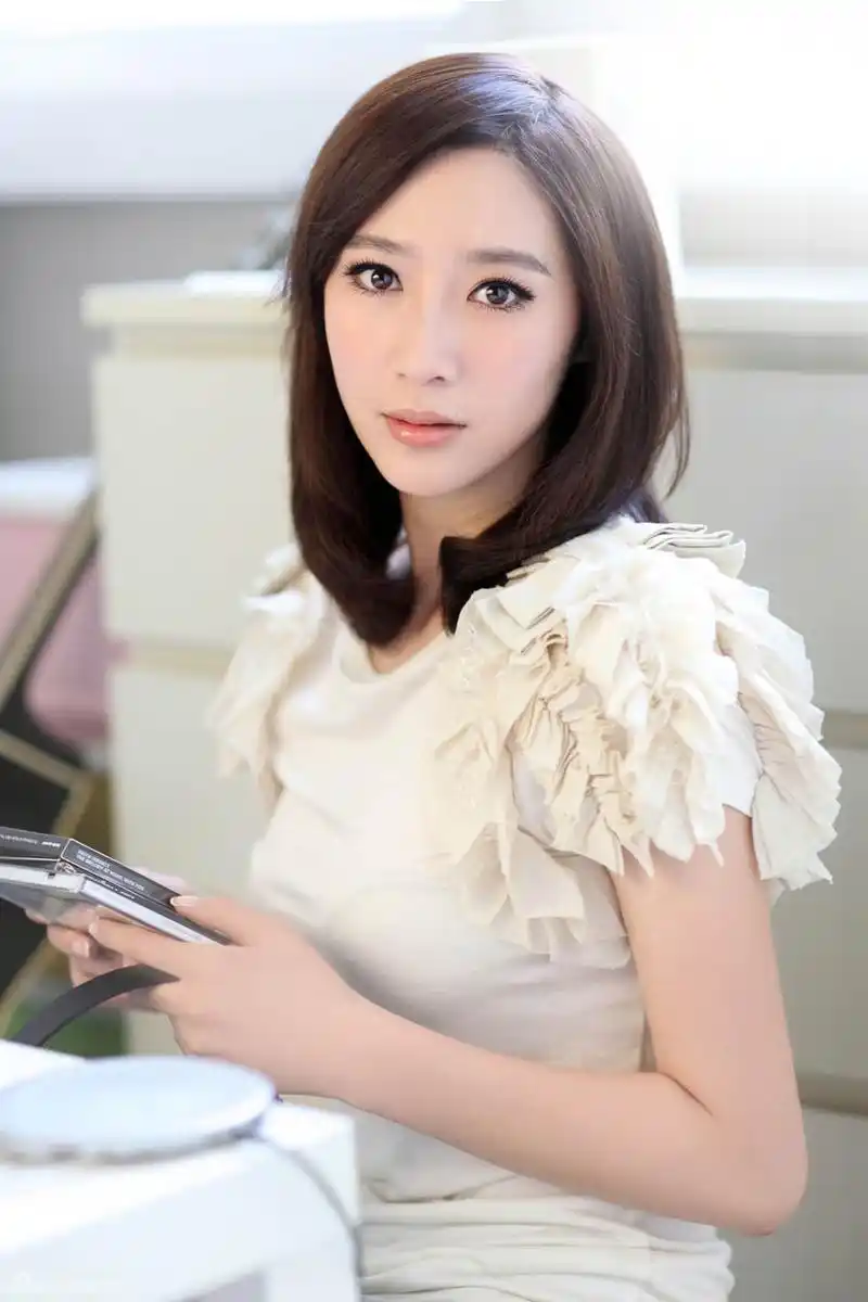 组图:赵子惠全新写真曝光 气质美女打造千面娇娃_高清图集_新浪网