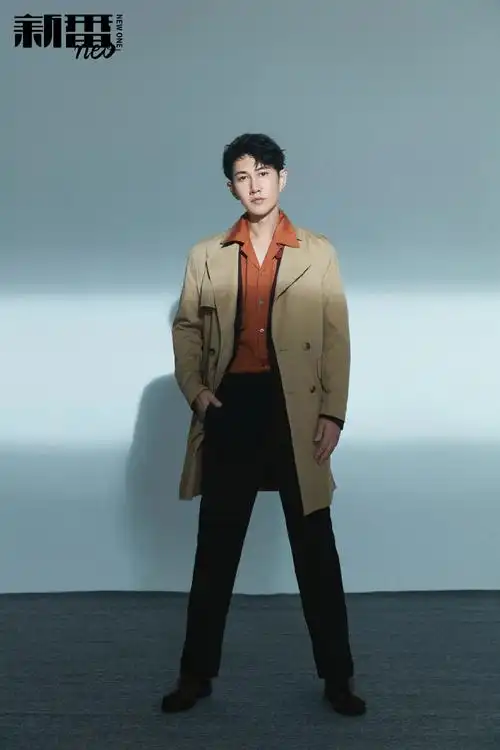 何明翰复古帅气写真图片89