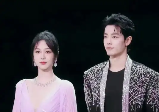 肖战杨紫恋情曝光两人疑似见家长粉丝终于磕到真的了