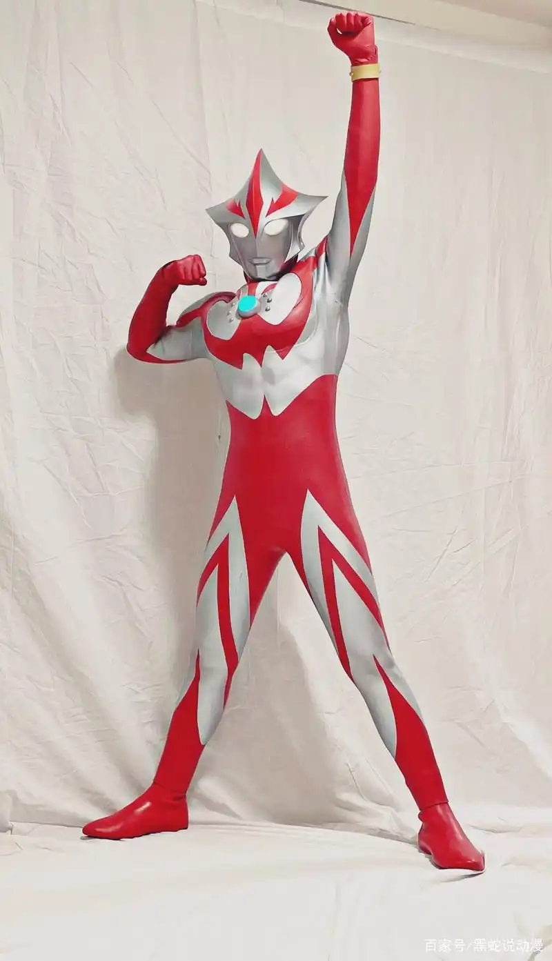 日本奥迷自制梅洛斯奥特曼皮套 完美身材配合技术帝手工硬核还原