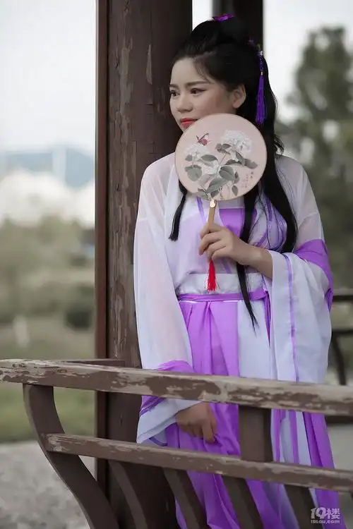 紫衣仙女椒江学院外拍