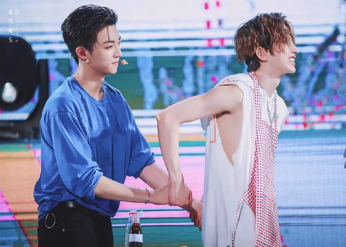 唯粉慎进!原谅我今天磕会农坤(咳 期待农崽崽和坤周五的奔跑吧!