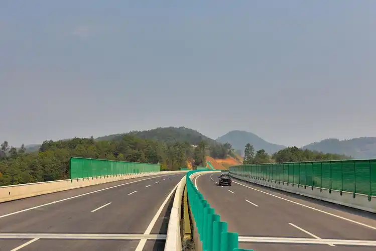 云南昌宁:高速公路通车了,快到这里来逛起!