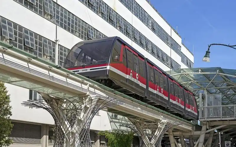 唯一的大容量索绳牵引地铁-----意大利威尼斯特隆凯托岛apm前方展望