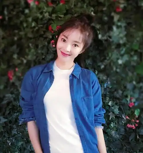 除了这个角色之外,还有一个角色就是《魔幻手机》里的肖楚楚了,这部剧