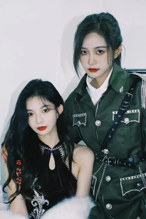 张昕&许杨玉琢粉丝助力乡村教育振兴捐助爱心音乐教室