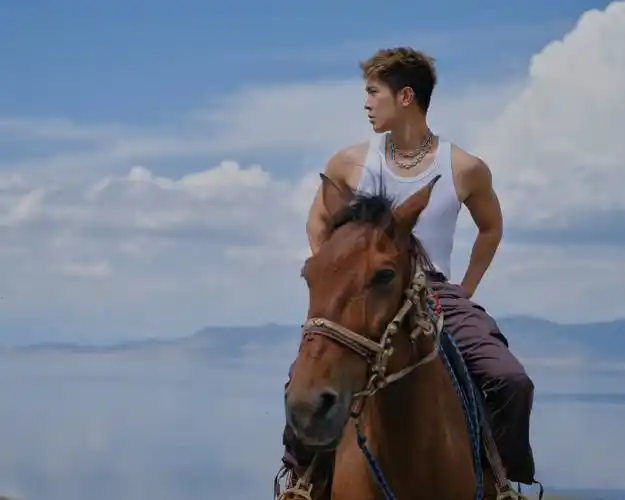 马伯骞骑马好野##马伯骞肌肉线条好a