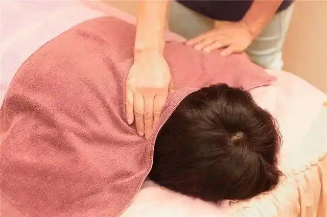 记忆力减退;1,改善睡眠,头晕头痛,面部肤色暗黄无光泽;勤做肩颈疏通的