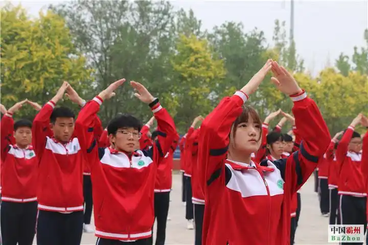 霸州四中举行十八岁成人礼仪式_图片新闻_新闻中心_霸州市人民政府