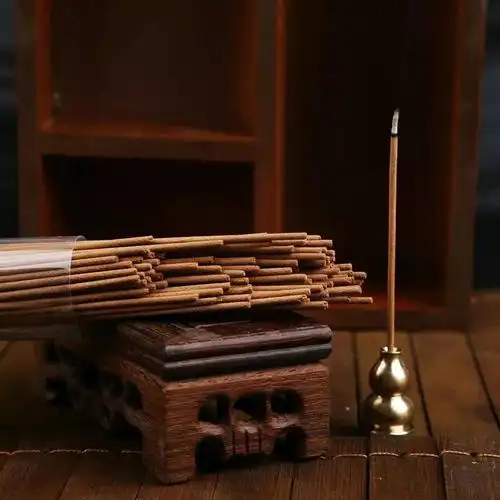 大年初五送你一只"小香猪"_线香