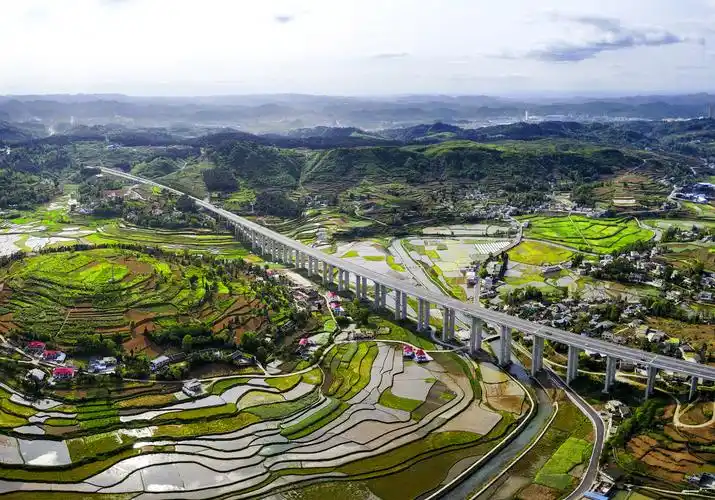 贵州省新时代多彩贵州最美高速创建提升行动工作推进会在贵阳召开