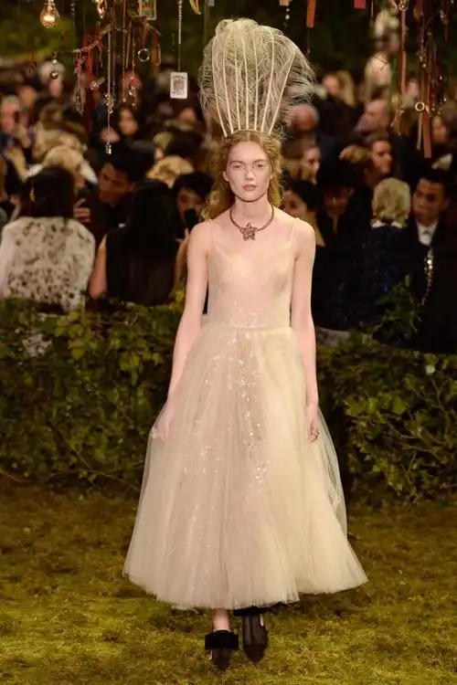 2月18日 4:53   关注  明星着装 时装礼服 高定 时装周 评论 收藏