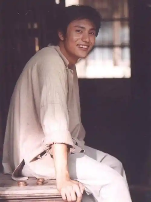 原创演员陈坤亲情让他感动45岁单身育有一子友情比爱情更牢固